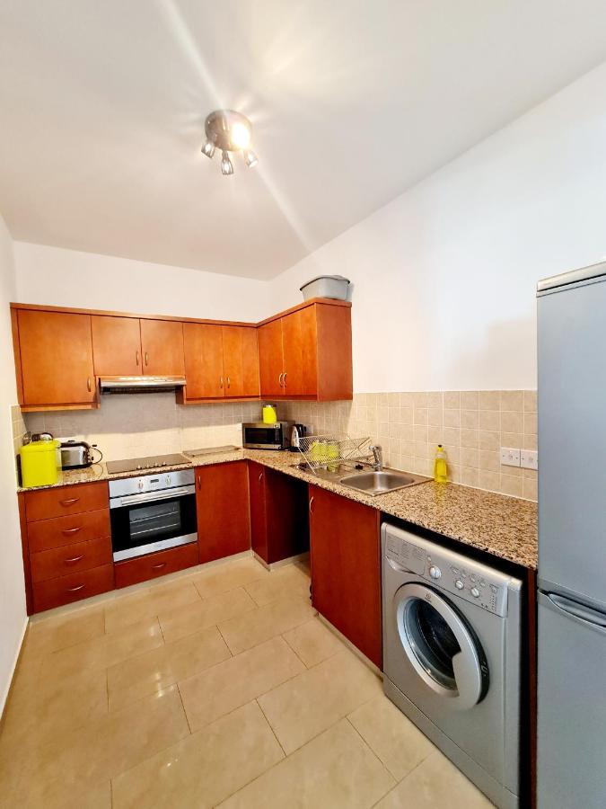 Stunning Apartment C106 With Balcony Looking Over Pool Пея Екстериор снимка
