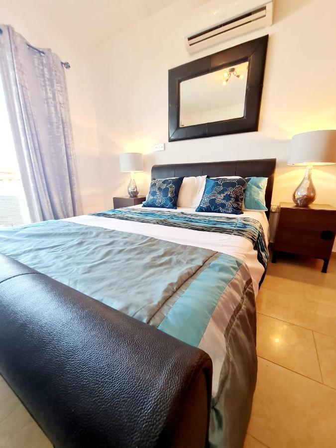 Stunning Apartment C106 With Balcony Looking Over Pool Пея Екстериор снимка
