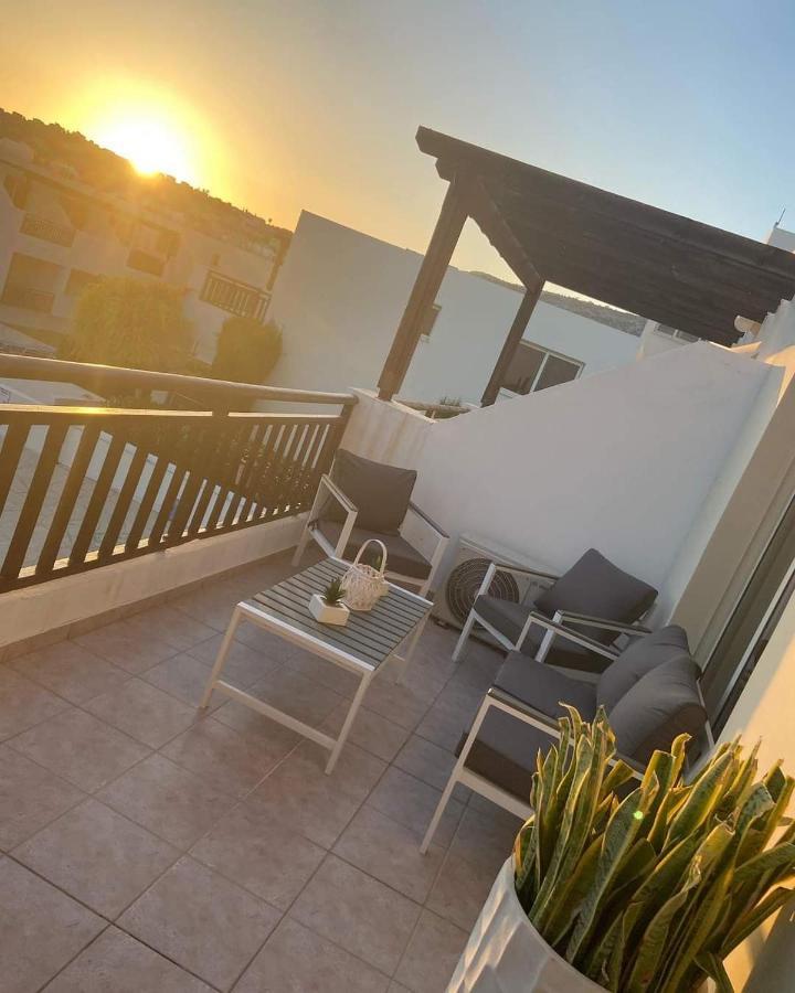 Stunning Apartment C106 With Balcony Looking Over Pool Пея Екстериор снимка