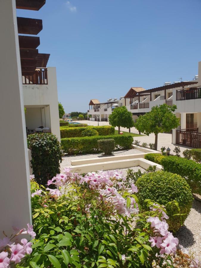 Stunning Apartment C106 With Balcony Looking Over Pool Пея Екстериор снимка